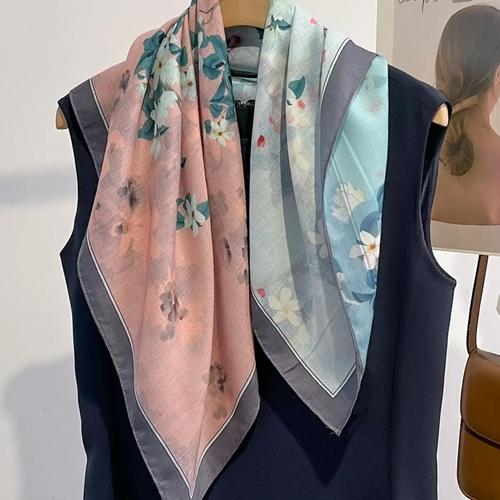 粉丝巾怎么搭配图片