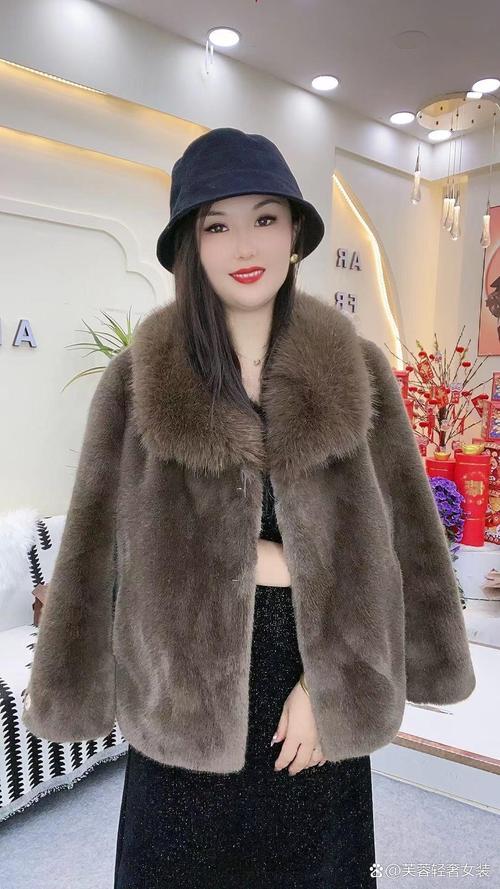 貂短大衣怎么搭配好看