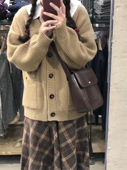 带领毛衣怎么搭配