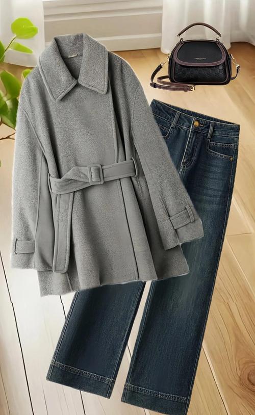 灰白色搭配什么颜色