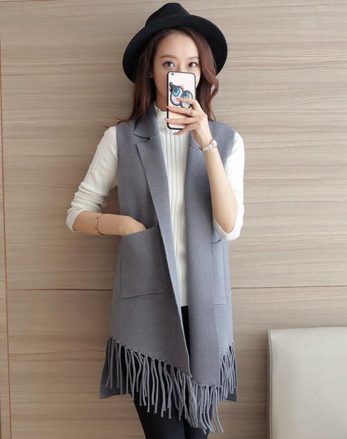 长款流苏马甲怎么搭配图片