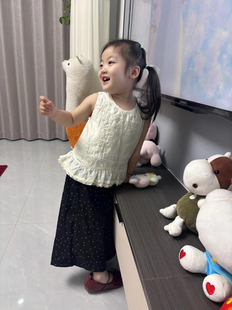 娃娃衫搭配什么裤子