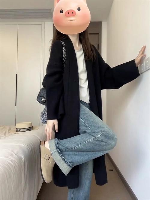 黑色针织开衫外套怎么搭配