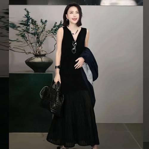 黑色无袖针织连衣裙怎么搭配外套