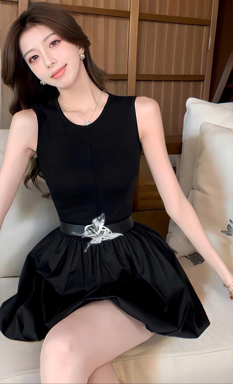 黑色无袖针织连衣长裙怎么搭配