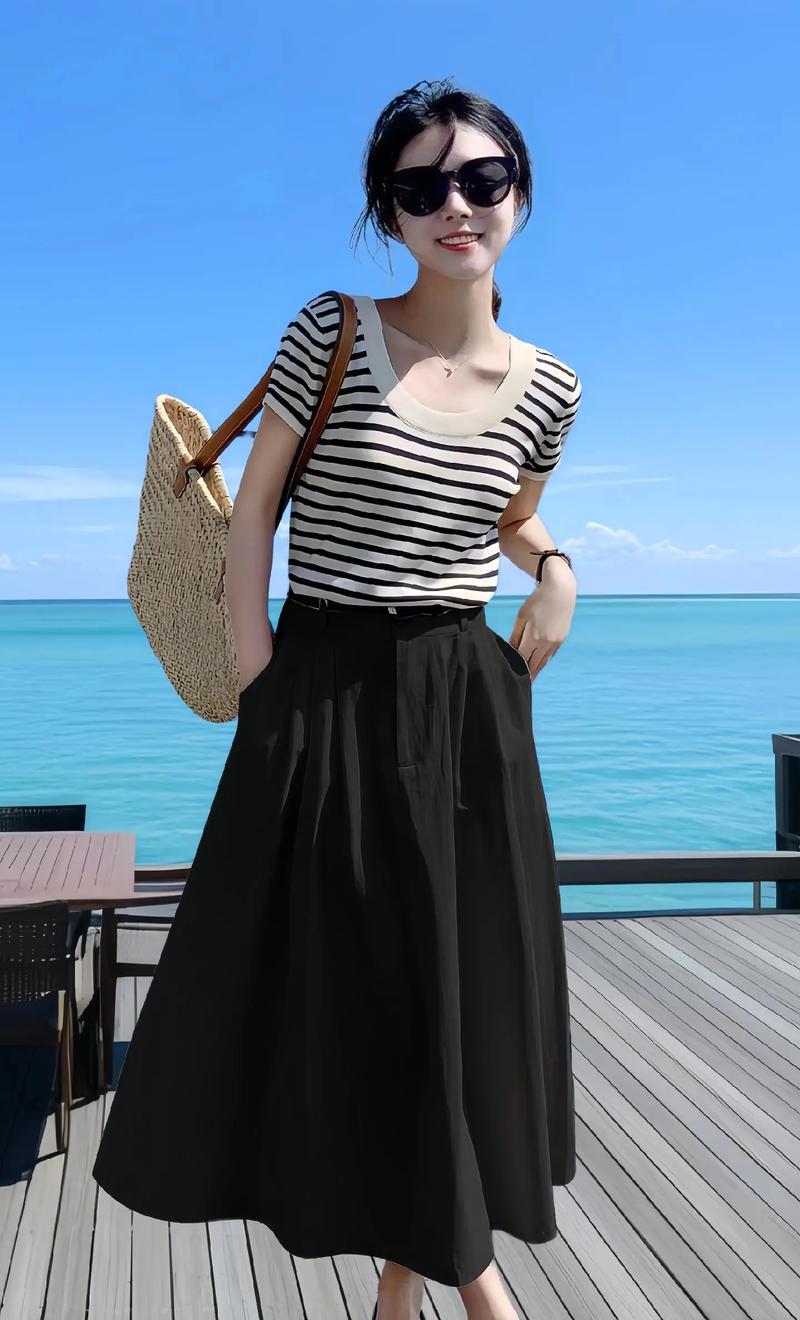 黑色条纹裙怎么搭配