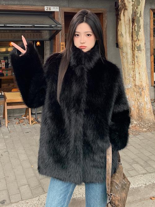 黑色皮草大衣怎么搭配好看图片
