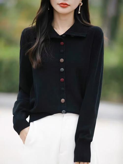 黑色高领打底毛衣怎么搭配