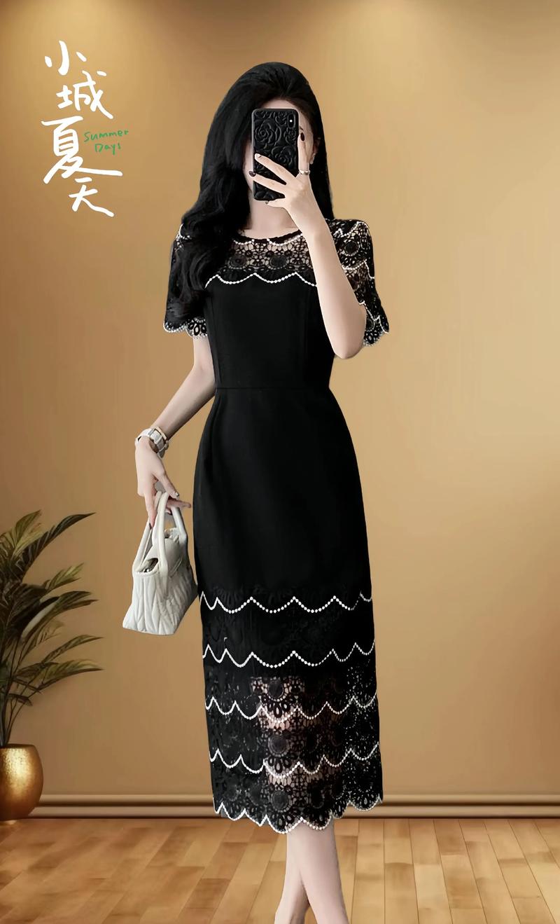 黑色的蕾丝连衣裙怎么搭配外套