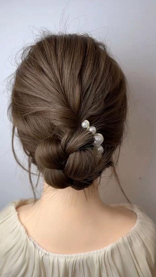 圆脸适合什么编发