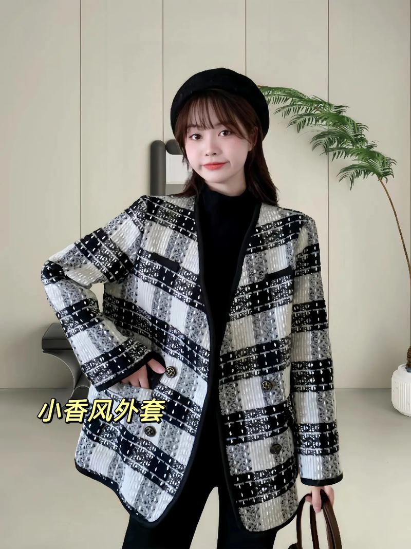 格子花尼外套怎么搭配图片