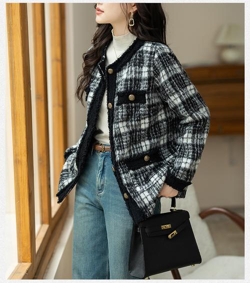 格子花尼外套怎么搭配图片