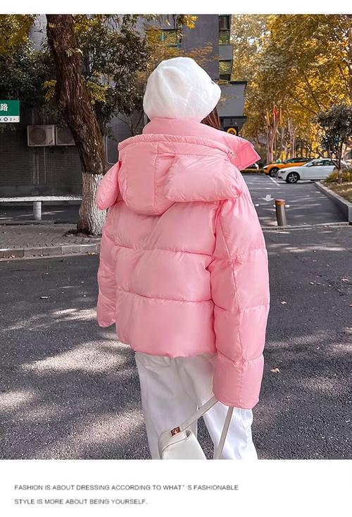 粉红色短袄怎么搭配什么裤子好看