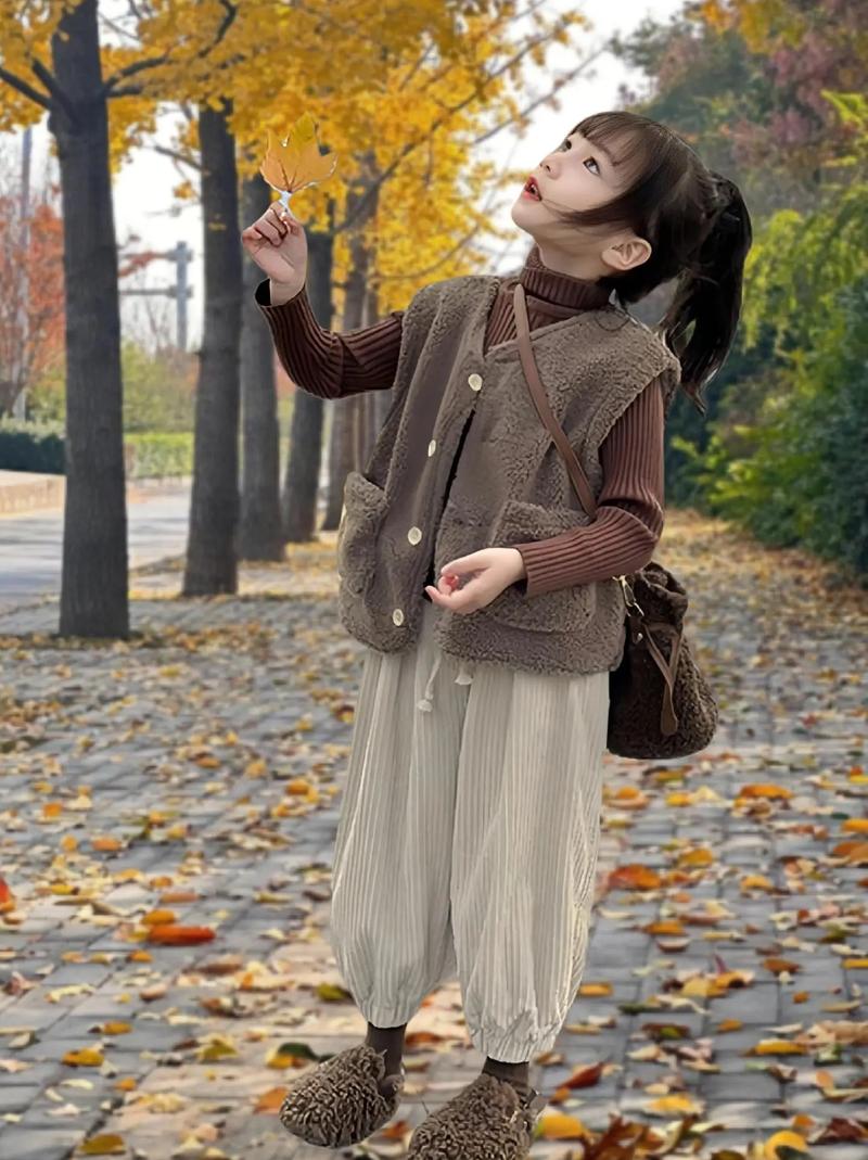 儿童毛呢马甲怎么搭配