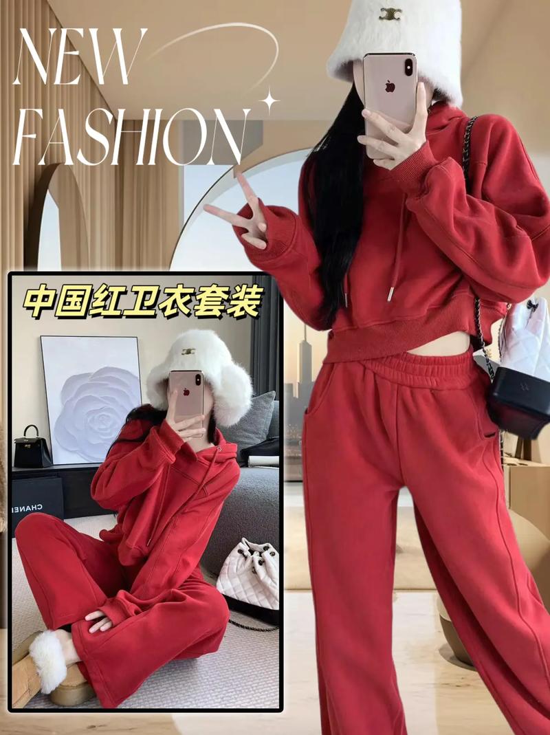 短款红色卫衣怎么搭配衣服