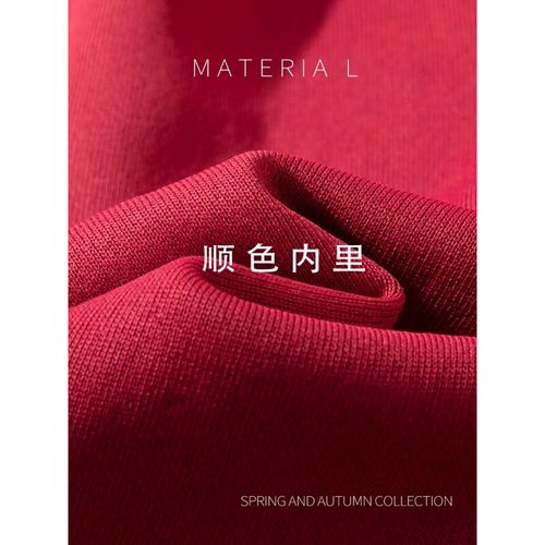 短款红色卫衣怎么搭配衣服