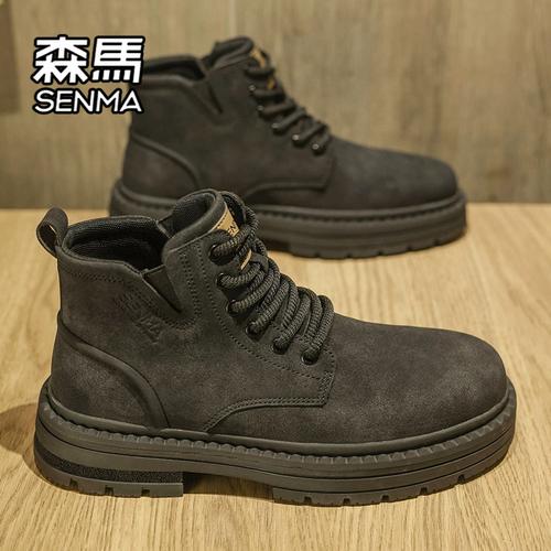 白色男靴子怎么搭配衣服