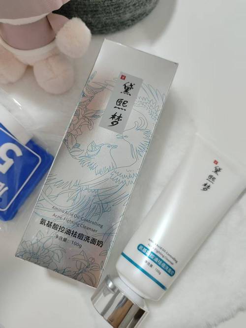 脸很油腻用什么护肤品