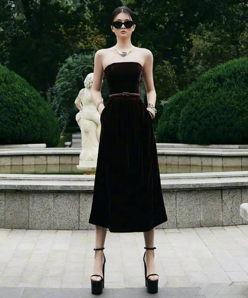 一字黑凉鞋怎么搭配