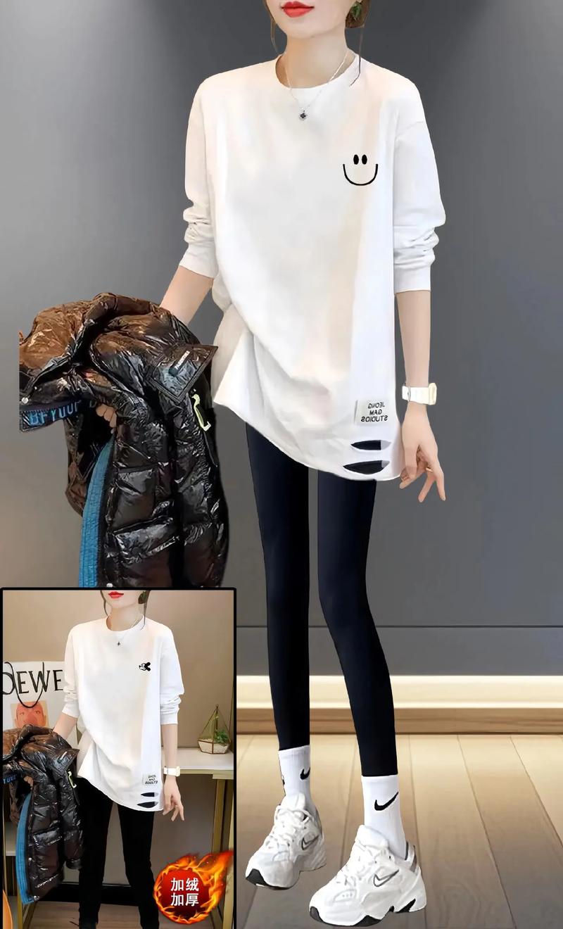 修身长款白t怎么搭配