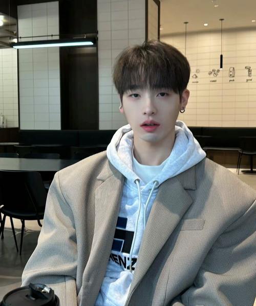 圆脸什么发型好看男