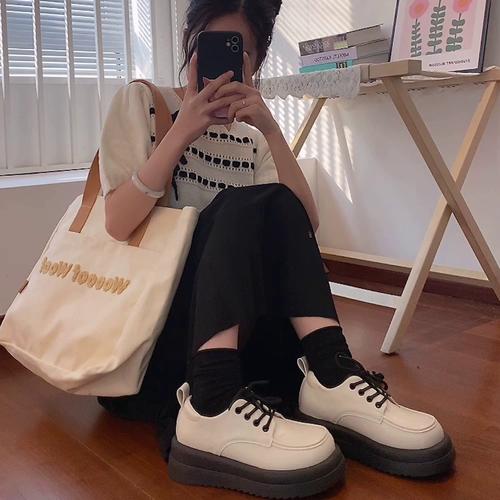 小皮靴怎么搭配