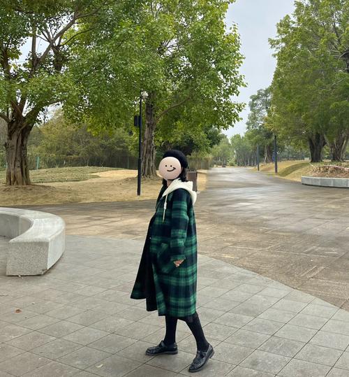 绿色外套配什么内搭