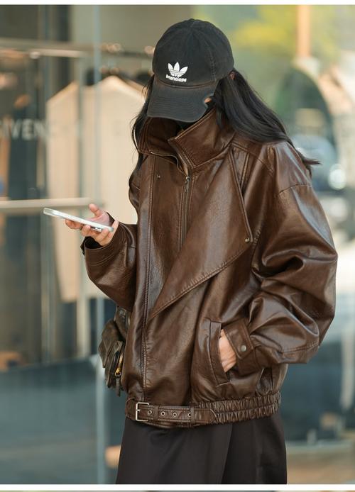 七分袖皮衣怎么搭配