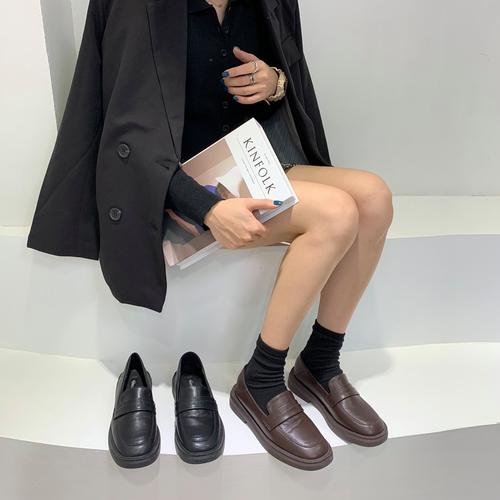 平底皮鞋怎么搭配