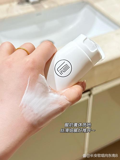 洗面奶会把毛孔洗大吗