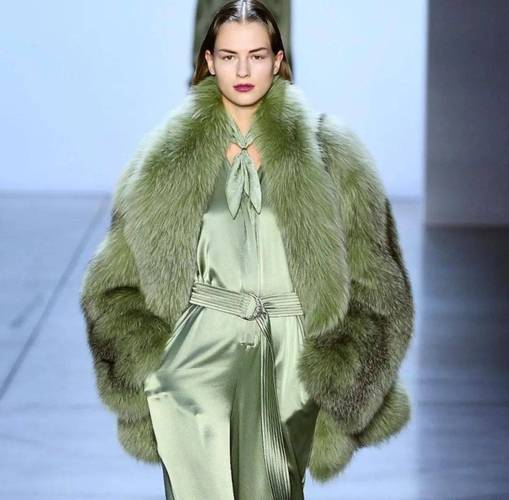 墨绿色短皮草怎么搭配图片