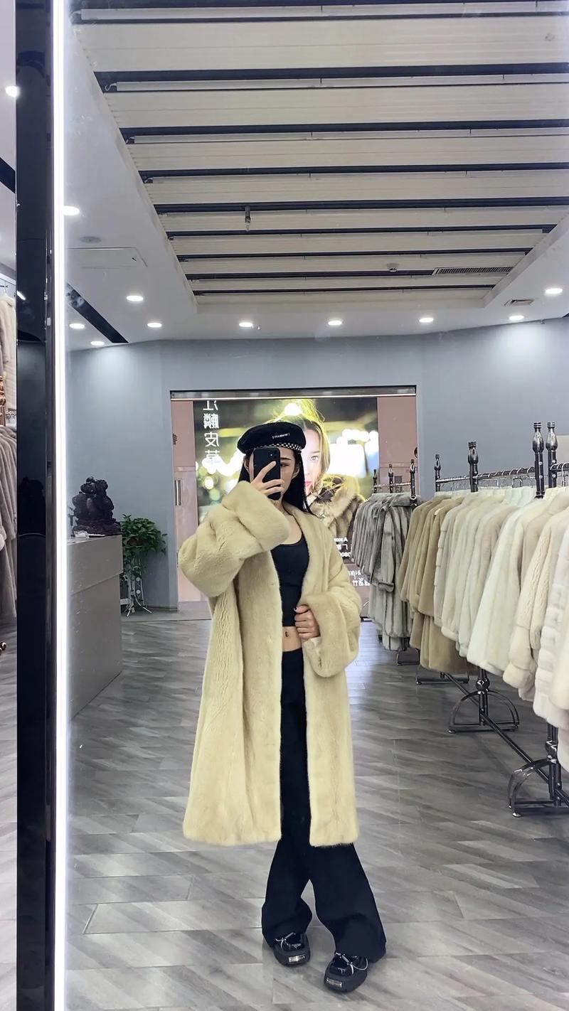 米色貂皮怎么搭配图片