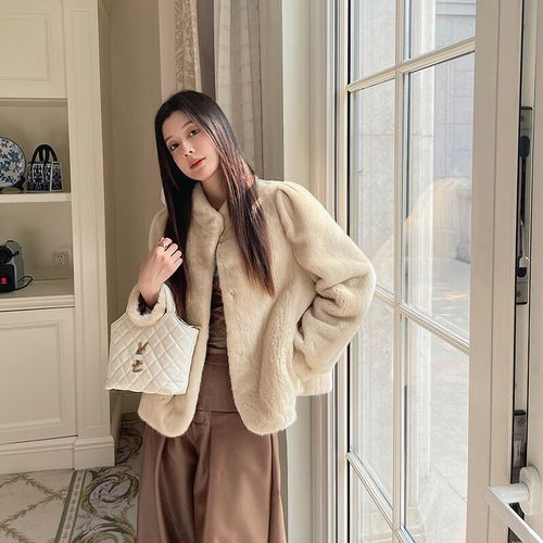 米色貂皮怎么搭配图片