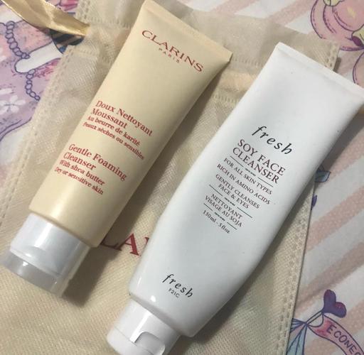 娇韵诗洗面奶真假对比