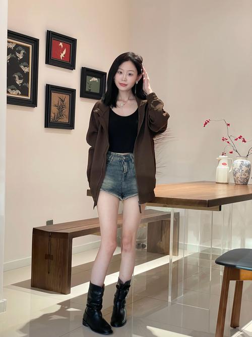 卡其鞋子怎么搭配