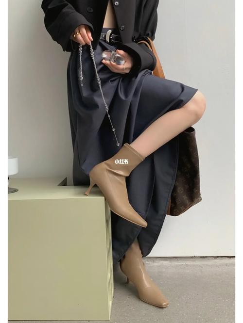卡其色的靴子怎么搭配图片