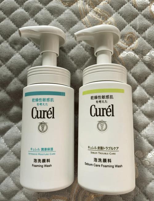 珂润洗面奶蓝色和绿色