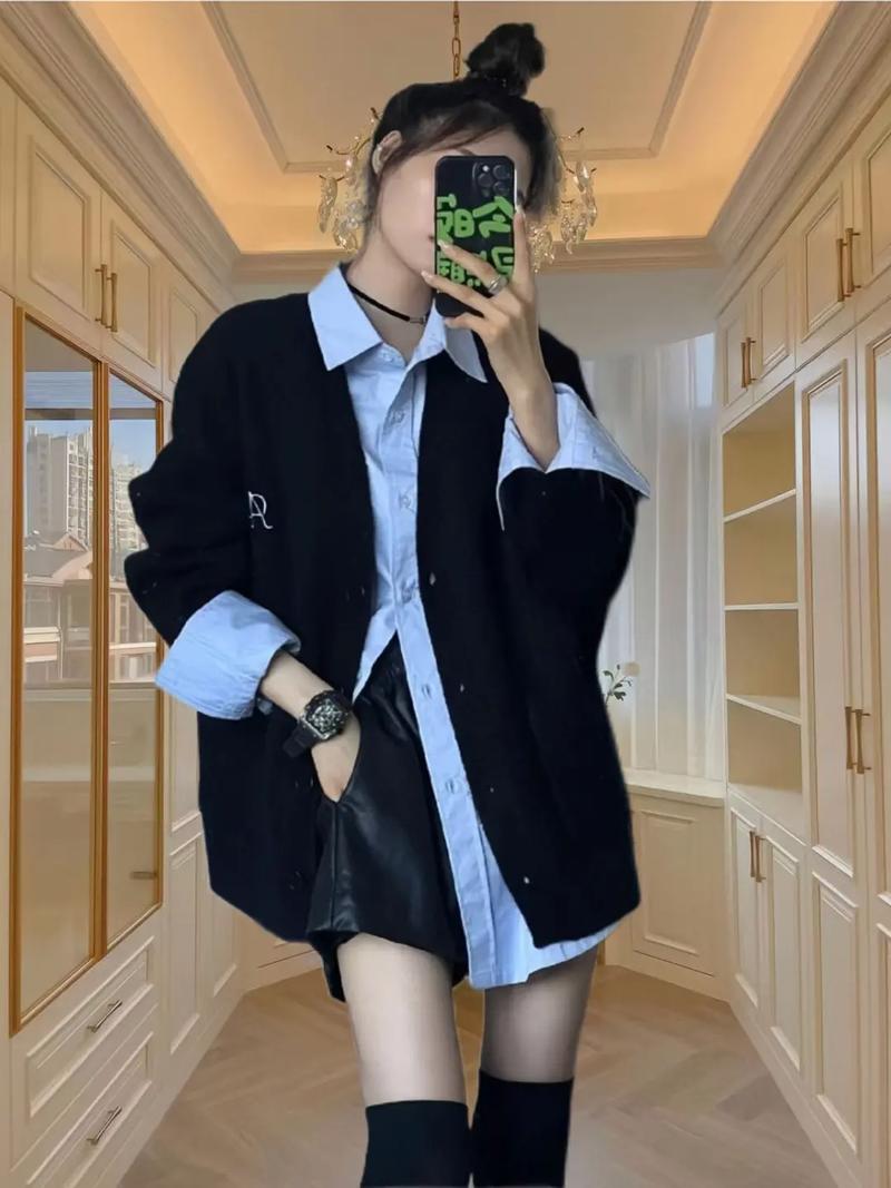 黑毛衣配什么外套