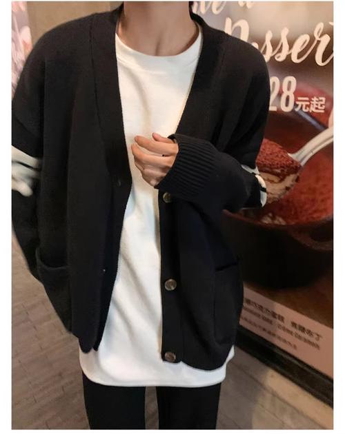 黑毛衣配什么外套