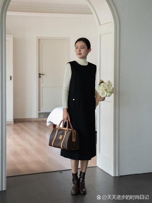 冬天连体裙怎么搭配