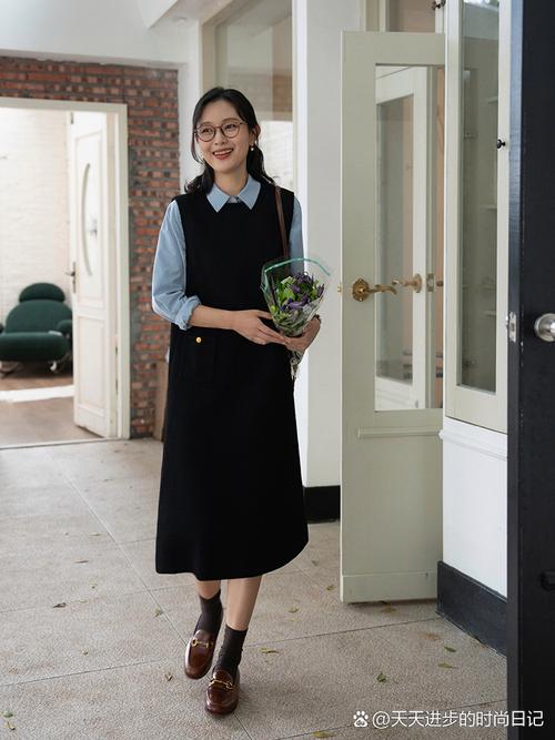 冬天连体裙怎么搭配