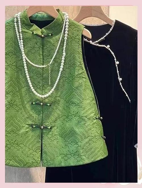 绿色皮马甲怎么搭配好看吗