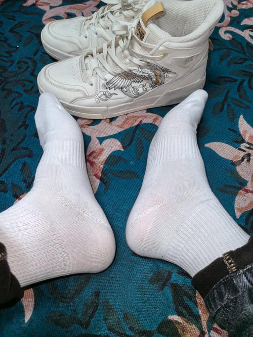 高帮鞋配什么袜子