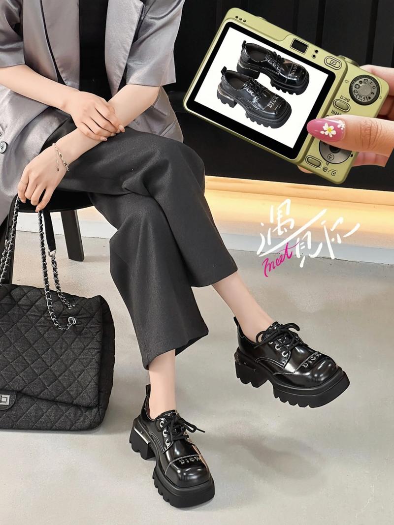 复古英伦鞋子怎么搭配衣服