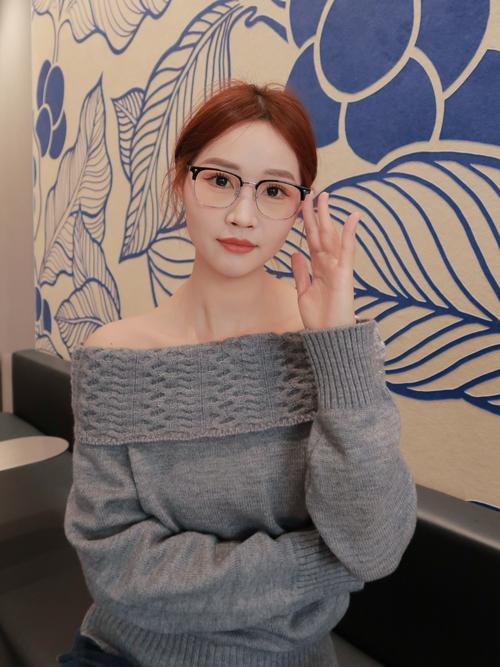 圆脸配什么眼镜