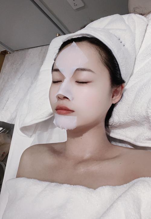 先用洗面奶再敷面膜