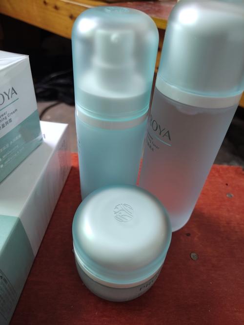 清爽温和补水的护肤品