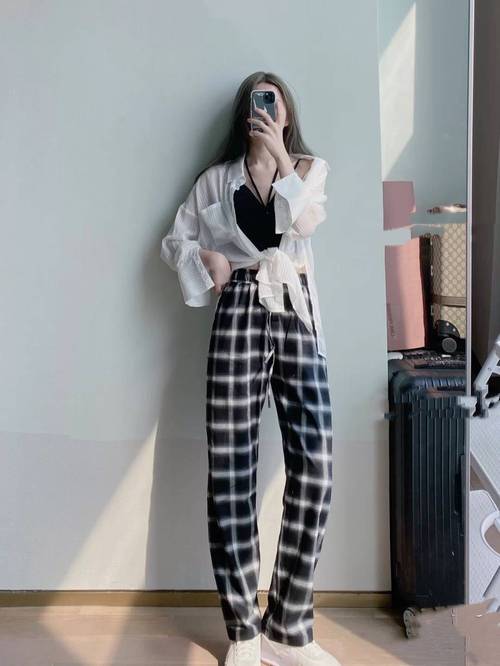 格子衣服配什么裤子