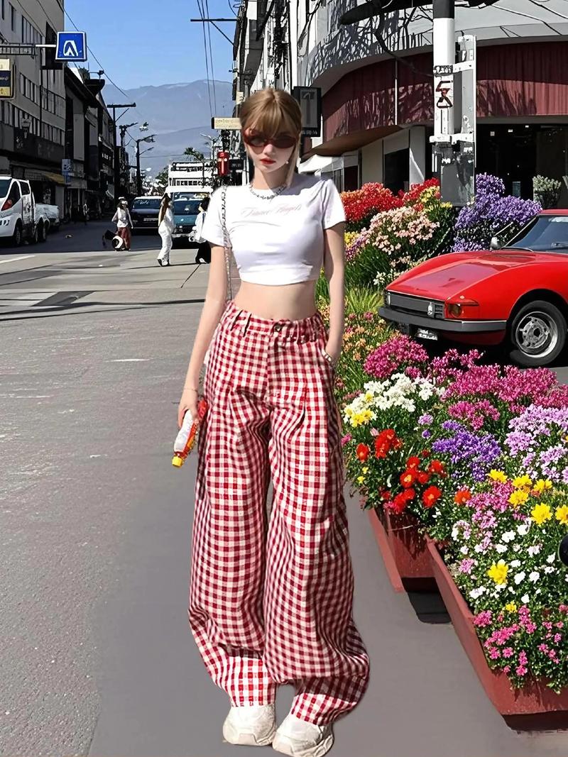 格子衣服配什么裤子