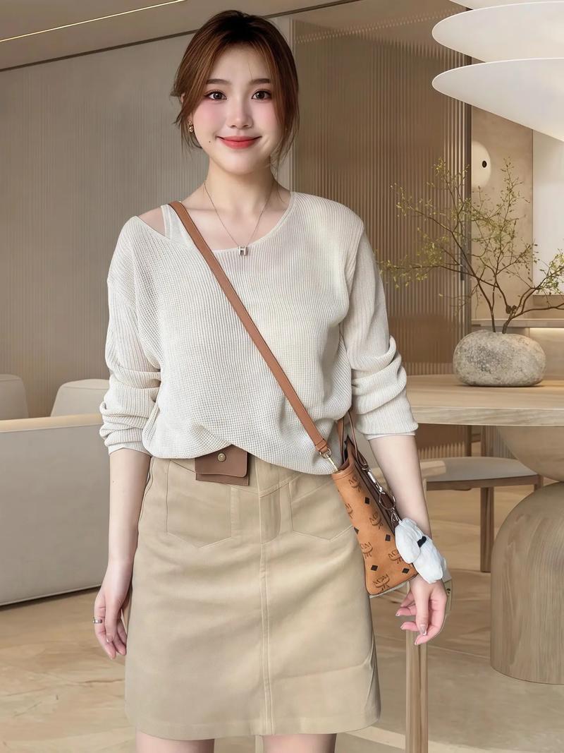 白色t恤搭配米色裙子怎么搭配图片